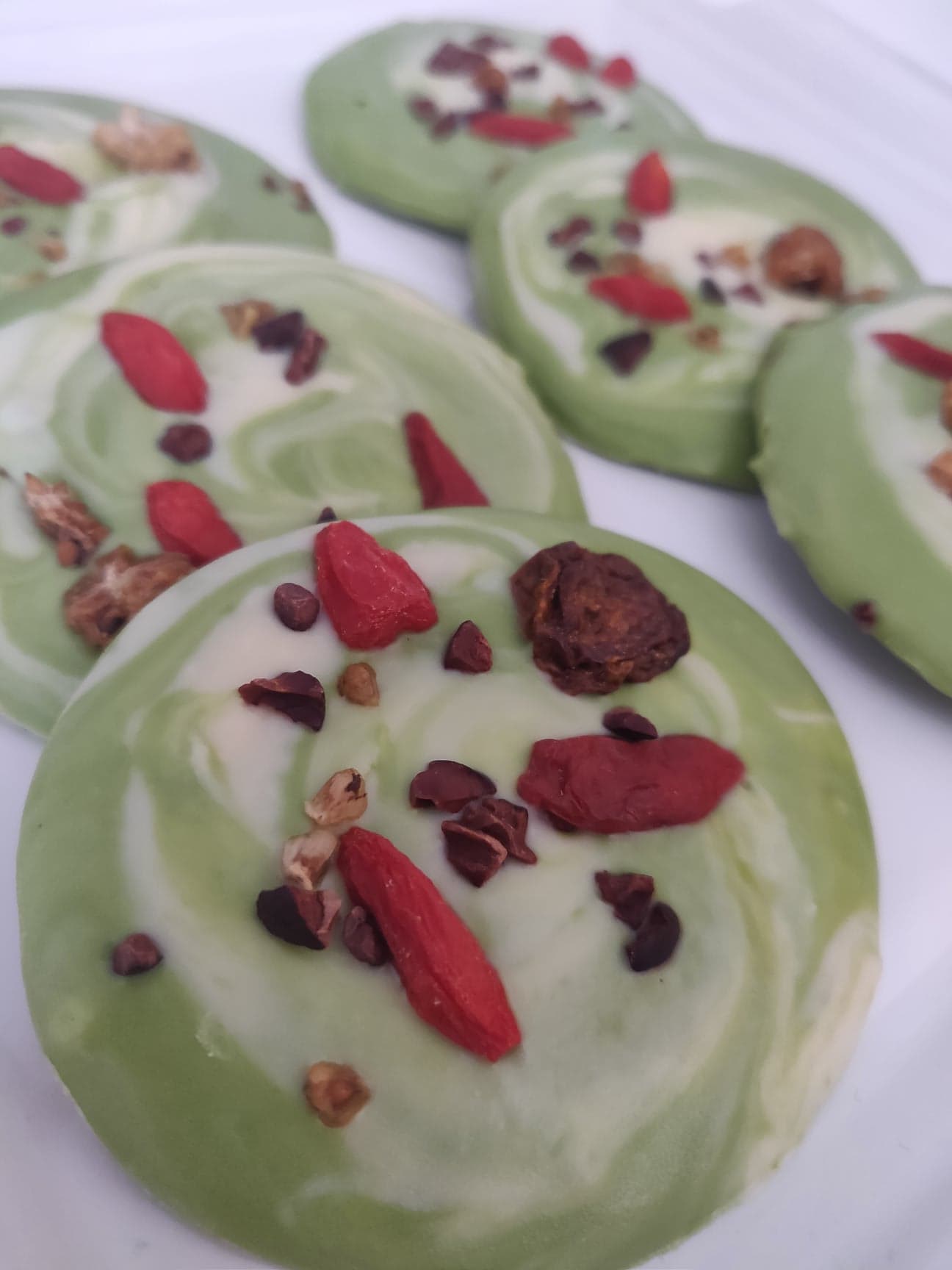 recette mendiants chocolat au thé vert matcha et superfruits 2