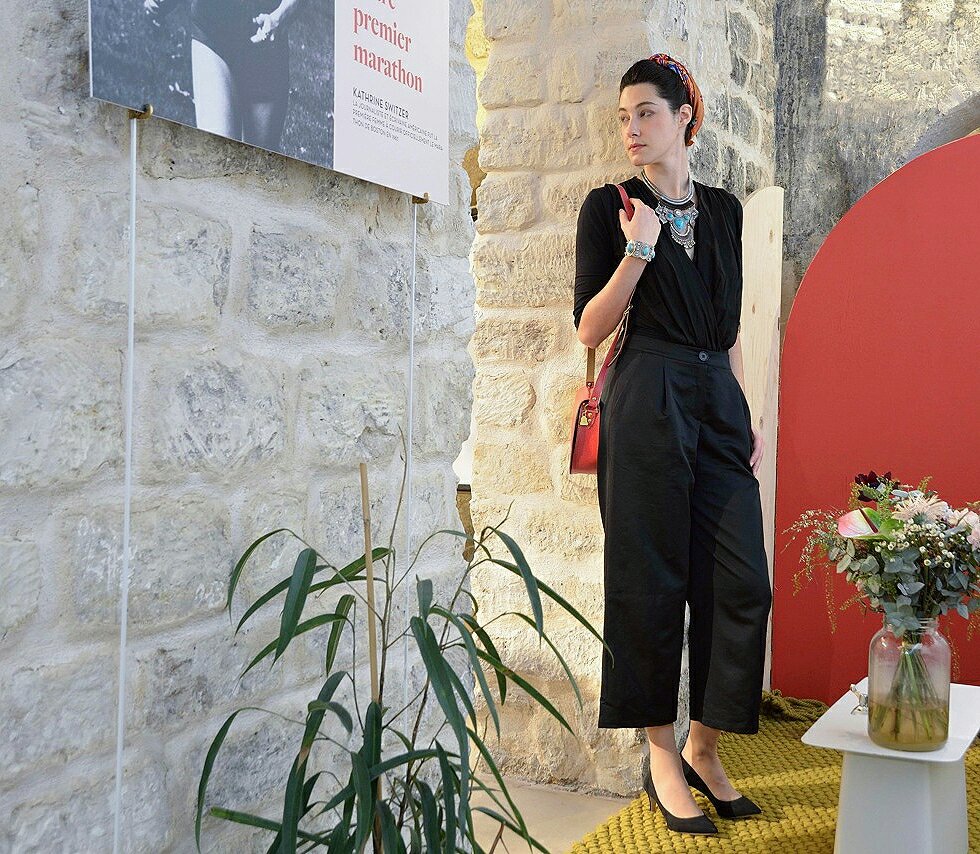 Un look éthique et écologique, oui, ça peut être chic et élégant ! Changez de regard sur la mode éthique et découvrez ce look mi art-déco mi-boho 100% respectueux de la planète et des humains qui y vivent !
